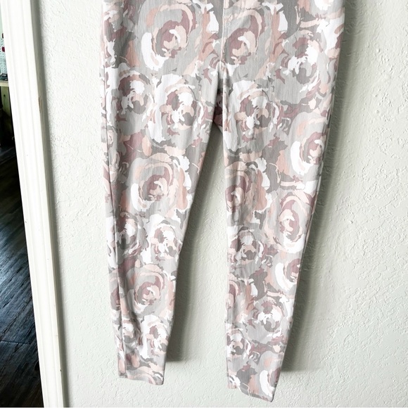 Spanx Jeans Women's Large Jean-Ish Bloom Camo Abstract Floral Skinny - Picture 3 of 5